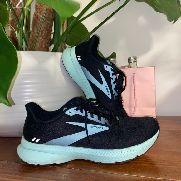 Brooks Shoes - Size 7.5 Brooks Launch 8 Women’s Running Shoe